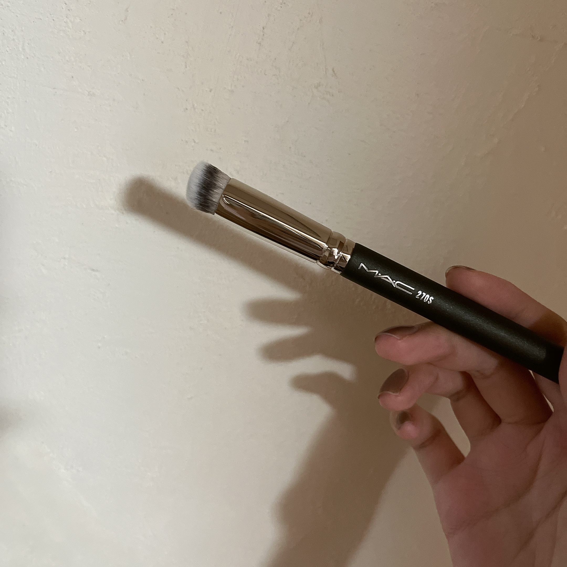 #270S ミニ ラウンド スラント ブラシ/M・A・C/メイクブラシを使ったクチコミ（3枚目）