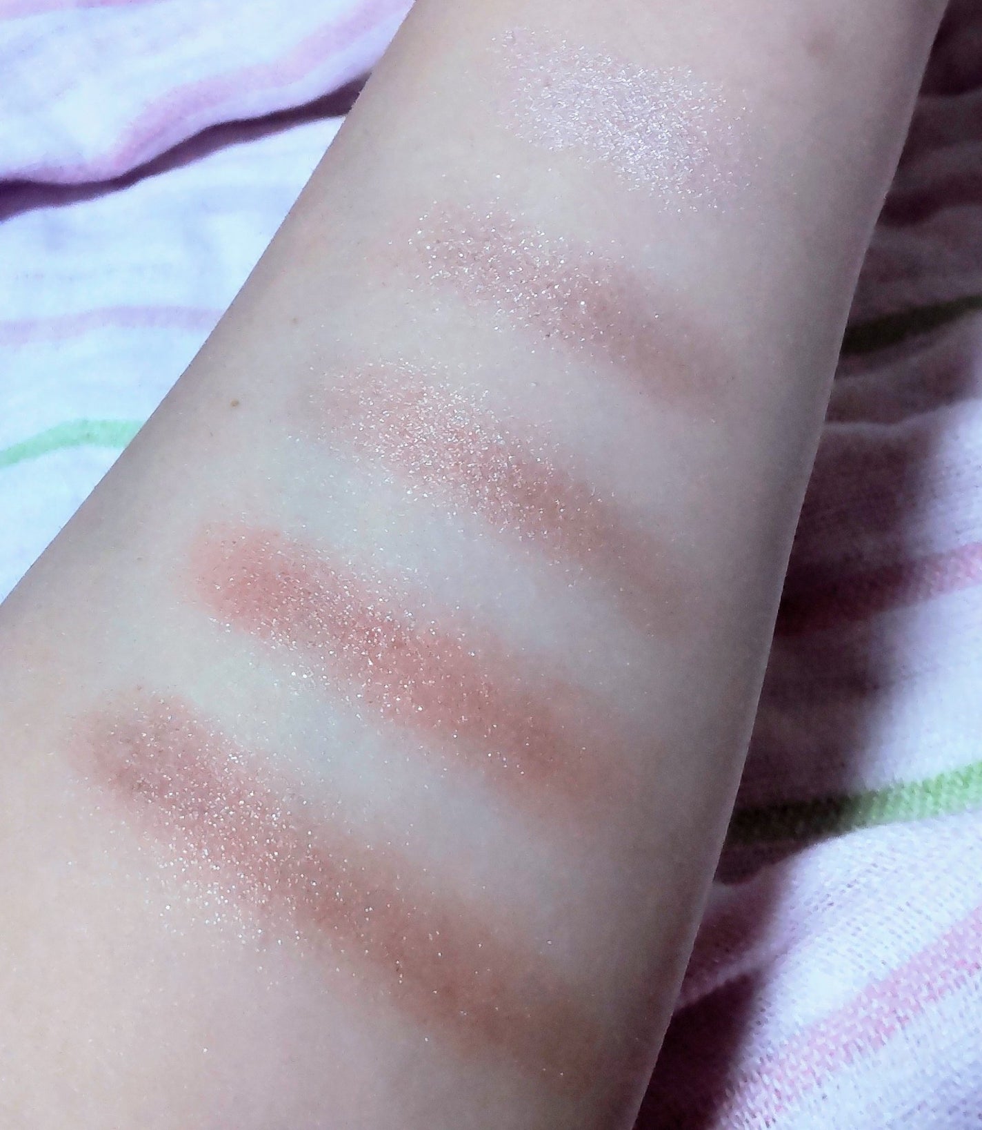 なの on LIPS 「♡愛用アイシャドウ♡(ずっとやってみたかった念願のスウォッチな..」(4枚目)