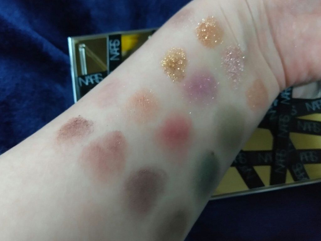 NARS ビジュー アイシャドーパレットのクチコミ「#クリスマスコフレ大公開 ⛄️🎄✨  今年大本命のギラギラパレット🎨NARS『ビジュー アイシ.....」（3枚目）