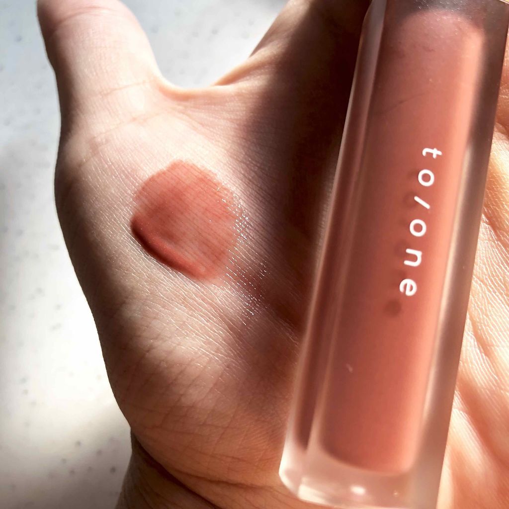 トーン ペタル エッセンス グロス/to/one/リップグロスを使ったクチコミ(2枚目)