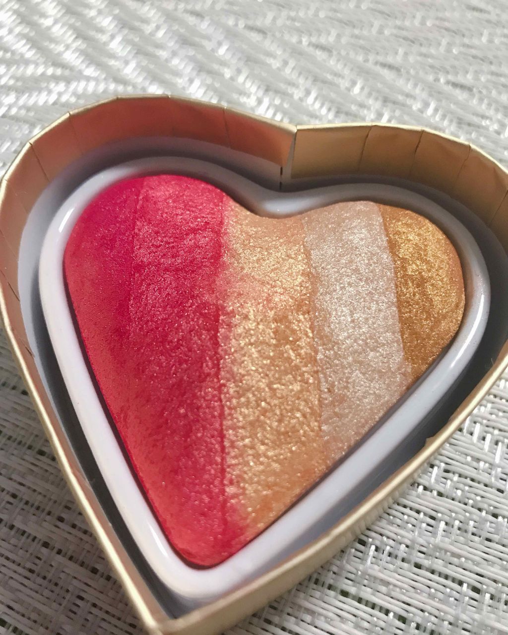ハートハイライター ドラゴンハート/MAKEUP REVOLUTION/パウダーハイライトを使ったクチコミ（2枚目）