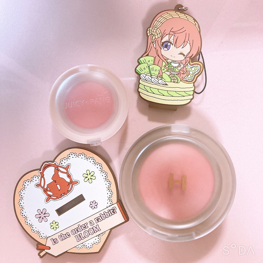 現役キャラグッズ制作員による
韓国コスメのオススメチーク2選┈┈┈┈  ✈︎

❥A’pieu
ジューシーパン ジェリーチーク

こちらは美少女チーク♡⁼³₌₃
青み、白みピンクで可愛い♡ᴗ♡
塗ると周りの肌がパッと明るく見えて
美白肌に見