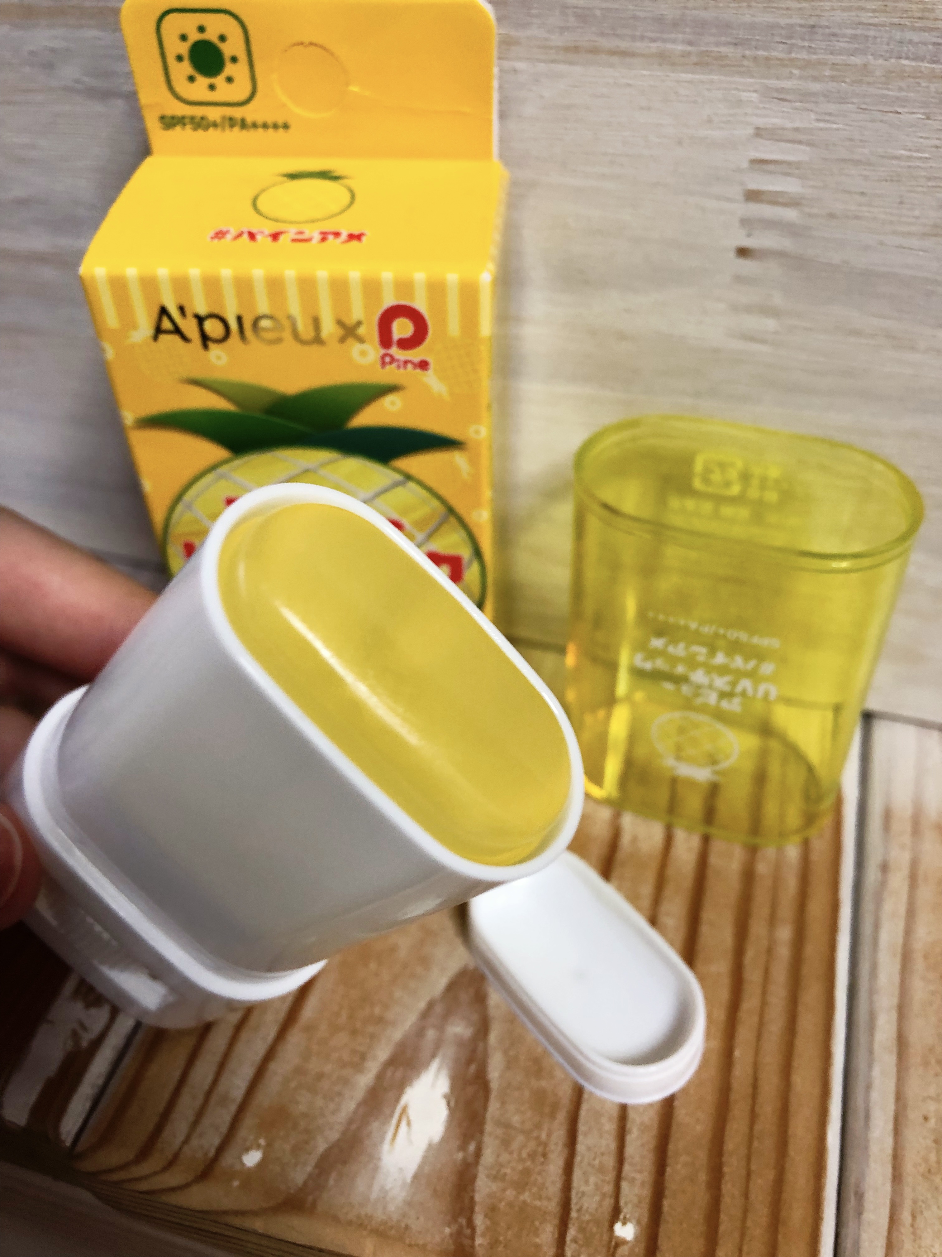 アピュージューシーパン UV スティック（パインアメ）/A’pieu/日焼け止めスティックを使ったクチコミ（2枚目）