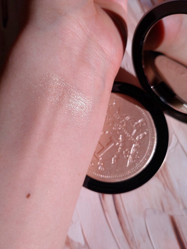 プードル オルフェーヴル フェイス&アイ イルミネイティングパウダー/エルメス/プレストパウダーを使ったクチコミ(3枚目)