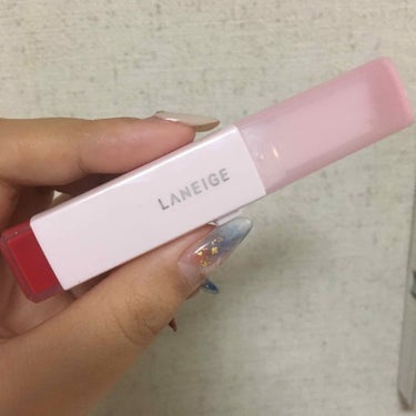 ※2枚目使用写真あります
LANEIGE ツートーンリップバー

韓国旅行に行った際買いました。

グラデリップにずっと憧れてて、
でも自分でグラデーションを作るのは
難しくて…って諦めてたんですが
こ