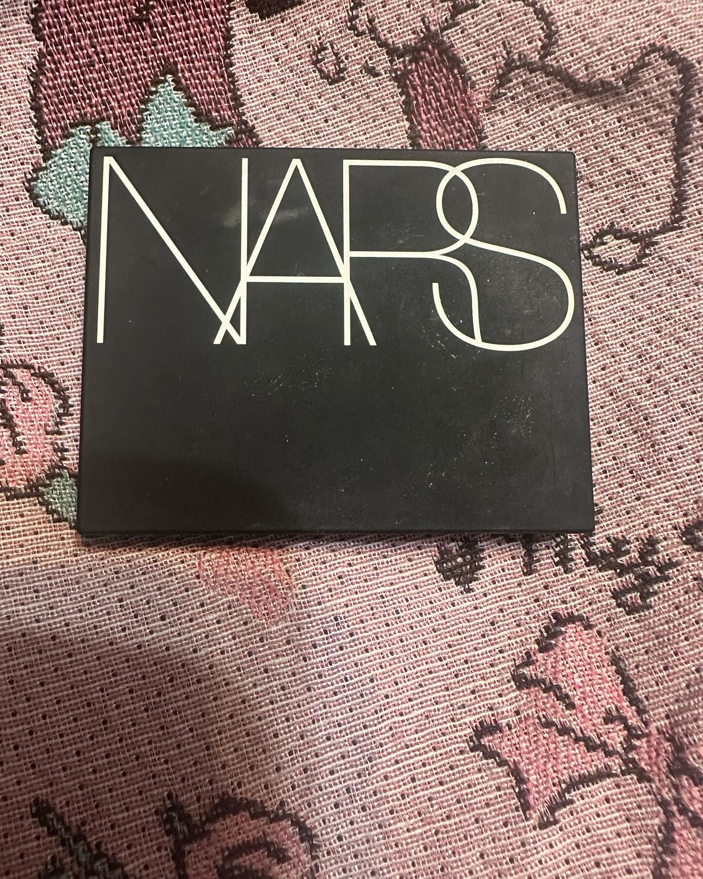 ハイライティングパウダー 5221 オパールに輝くゴールド/NARS/パウダーハイライトを使ったクチコミ（2枚目）