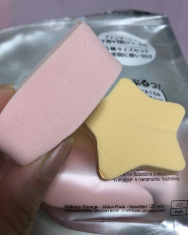 DAISO スポンジパフのクチコミ「追記 ダイヤ型の濃い紫と黄色はゆっくりしっかり水を含ませると柔らかくなります。水ありが好きな方.....」（2枚目）