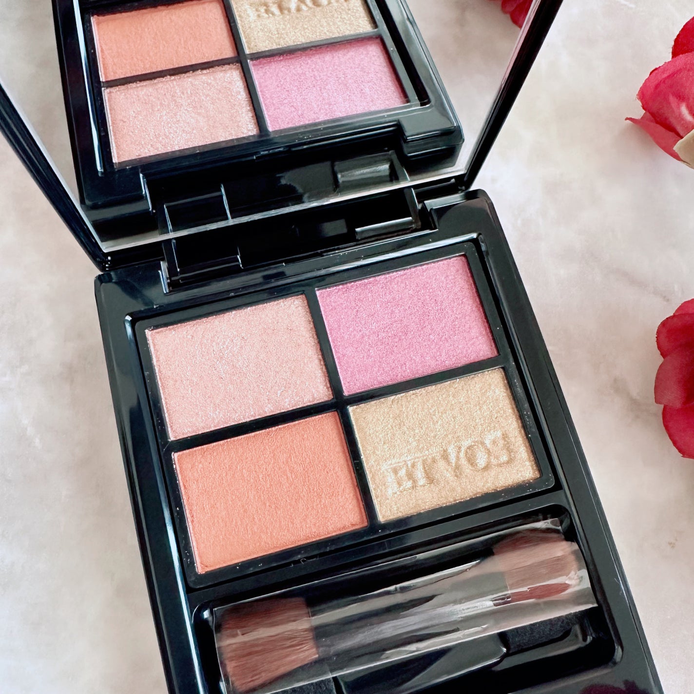 ミネラルクラッシィシャドー/エトヴォス/アイシャドウパレットを使ったクチコミ(2枚目)