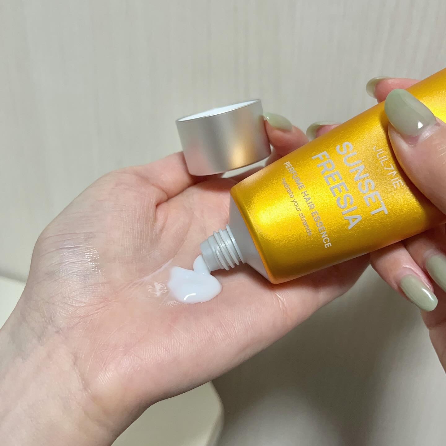 パフュームヘアエッセンス 01サンセットフリージア/JUL7ME/ヘアトリートメントを使ったクチコミ（2枚目）