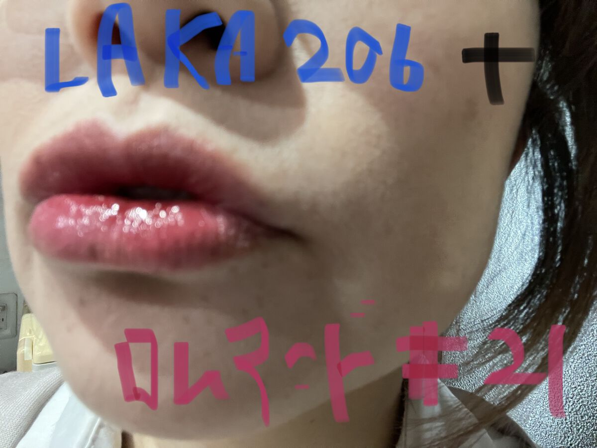 Lakaのリリーは新しくゲット、ボーイも購入しました
塗りごごちもスルスル発色良し！
グラデーションリップが好きなのでグラデにしました
マスクするけど
塗るとテンションあがる✨ #気分UPコスメ 
#ロムアンド #ろむ#laka_リップ #