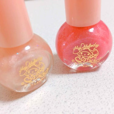 ダイソー
Nails Color
SHINY BABY PEACE 微細ラメ(左)
SHINY STRAWBERRY 輝きラメ(右)

1度塗りは薄づきで可愛いです
私好みの薄づきカラー

重ね塗りすれ