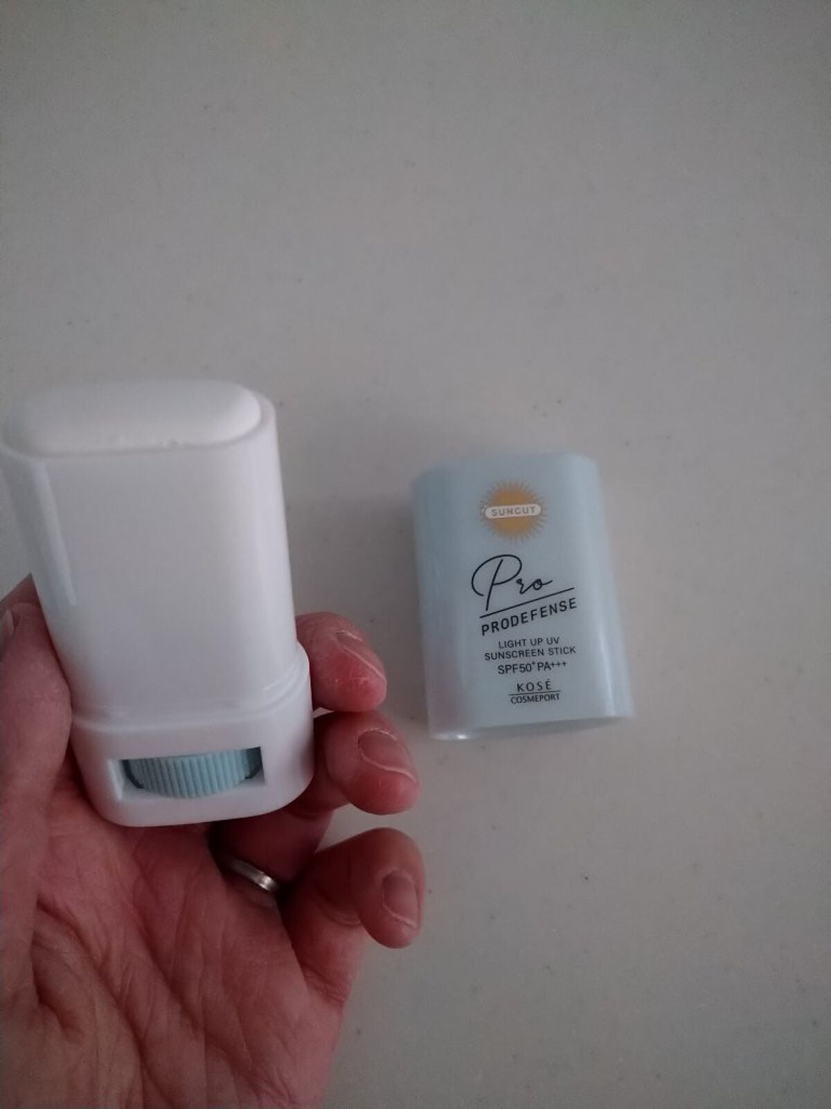 プロディフェンス ライトアップUV スティック/サンカット®/日焼け止めスティックを使ったクチコミ(1枚目)