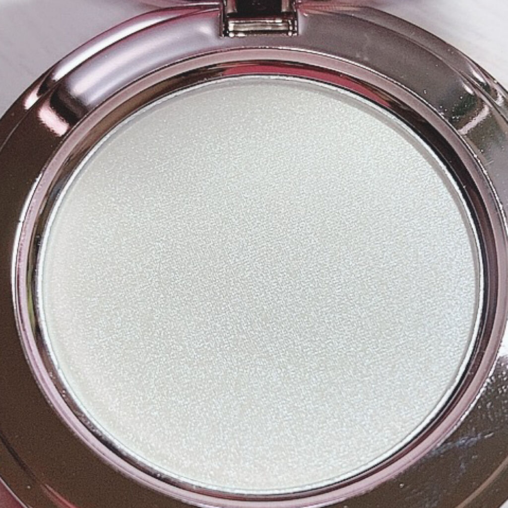 HEXZEハイライターパウダー/HEXZE（ヘックスゼ）/パウダーハイライトを使ったクチコミ（2枚目）