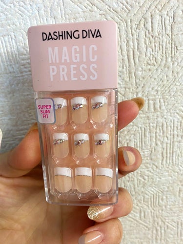 購入品メモ

DASHINGDIVA MAGICPRESS
Wedding day
¥1320(税込み)

１週間水にも強いと言われるネイルチップ！

ネイルチップ30枚入りで替えや自分の爪に合った
型