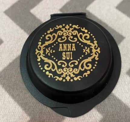 ANNA SUI パウダー ファンデーションのクチコミ「ANNA SUI
パウダー ファンデーション M
102
肌を自由自在に着せ替える、しっとり.....」(1枚目)