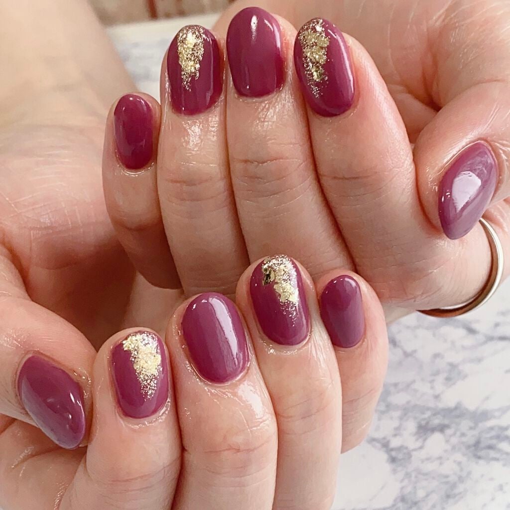 たらちゃん☆follow back100 on LIPS 「ネイルチェンジ〜。わたしらしくない色です。実際もうちょい暗いな..」(2枚目)