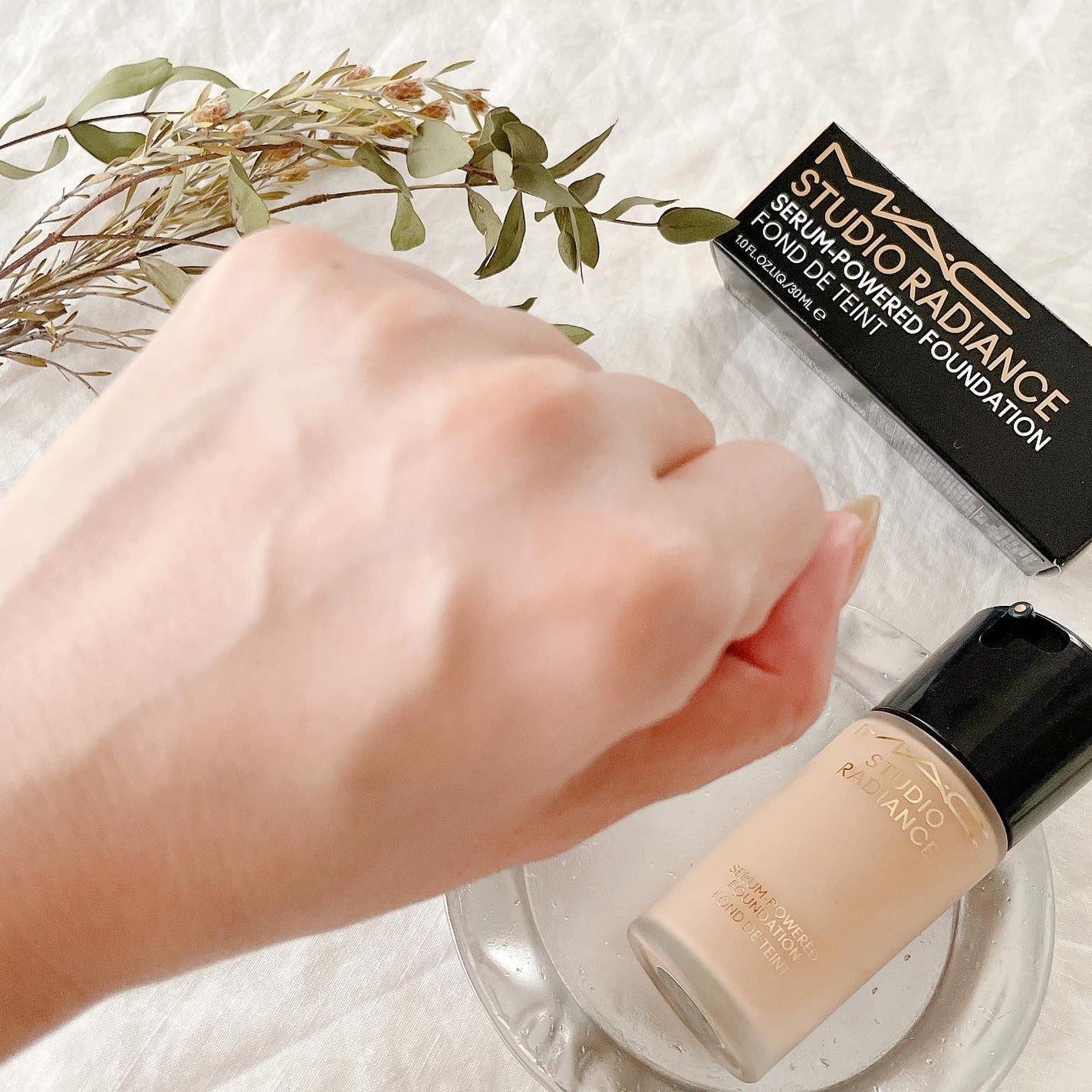 スタジオ ラディアンス セラム ファンデーション/M・A・C/リキッドファンデーションを使ったクチコミ(3枚目)