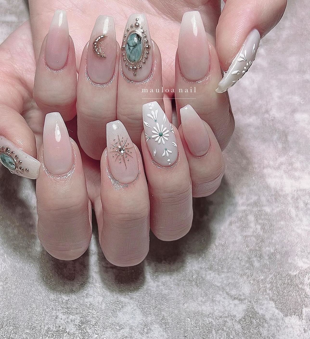 #ターコイズネイル,#ネイル,#アートネイル,#春ネイル,#ミラーアートネイル,#チークネイル,#フレンチネイル,#ピンクネイル,#ミラーネイル,#手書きアートネイル,#刺繍ネイル,#ミラーネイル,#ベビーピンクネイル,#春ネイル,#天王寺ネイルのネイルデザイン