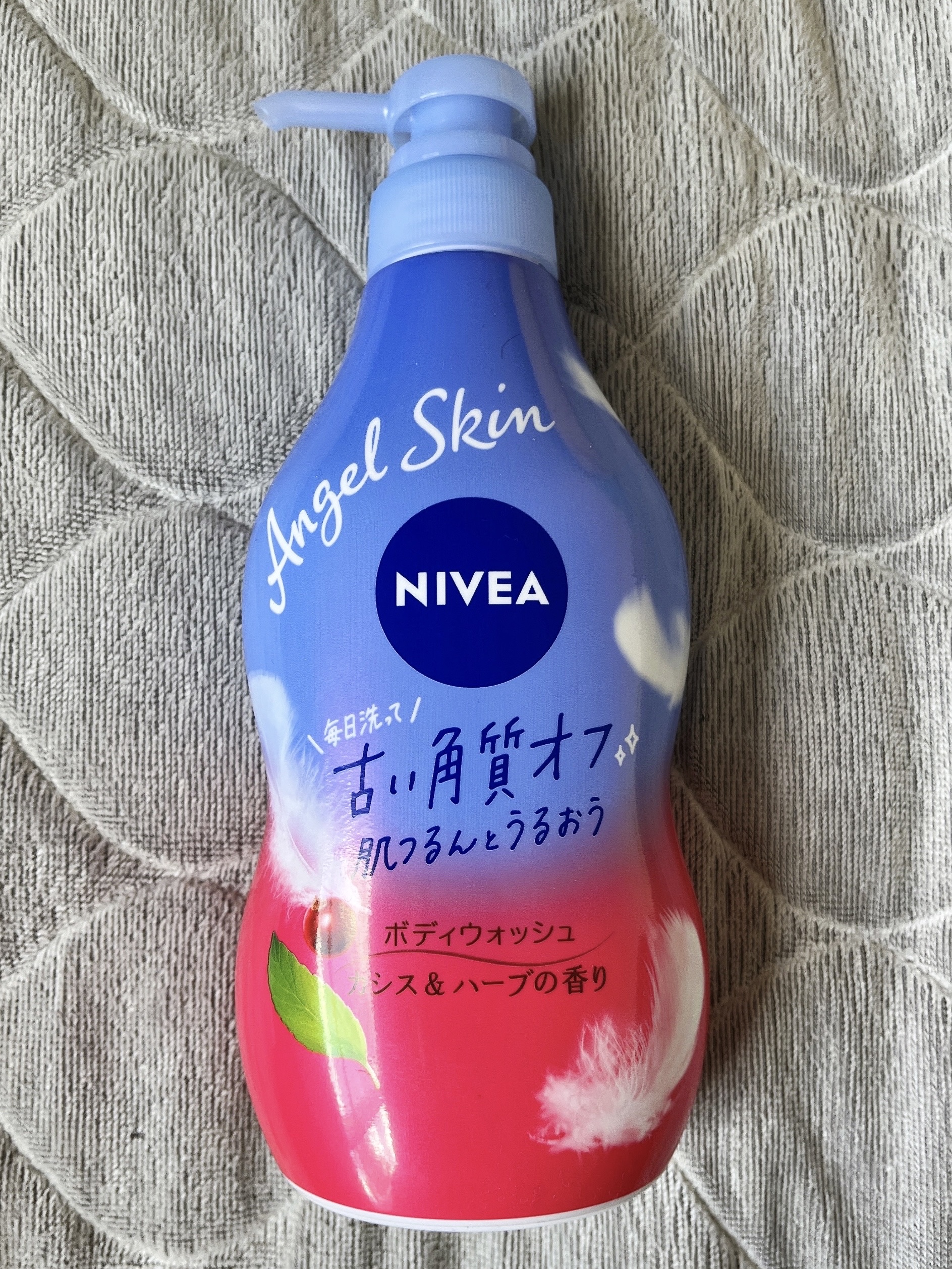 ニベア エンジェルスキン ボディウォッシュ カシス＆ハーブの香り 本体 480ml/ニベア/ボディソープを使ったクチコミ（1枚目）