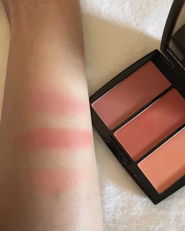 アナスタシア ビバリーヒルズ Blush Trio のクチコミ「アナスタシアのパウダーチーク🌸
Peachy loveって色🌸

粉が軽過ぎて、ブラシで付ける.....」（2枚目）