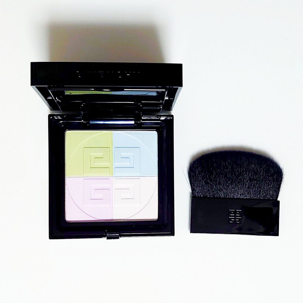 GIVENCHY プリズム・リーブル・プレストパウダー	のクチコミ「#GIVENCHY　#ジバンシィ

プリズム・リーブル・プレストパウダー　 No.1 パステル.....」（1枚目）