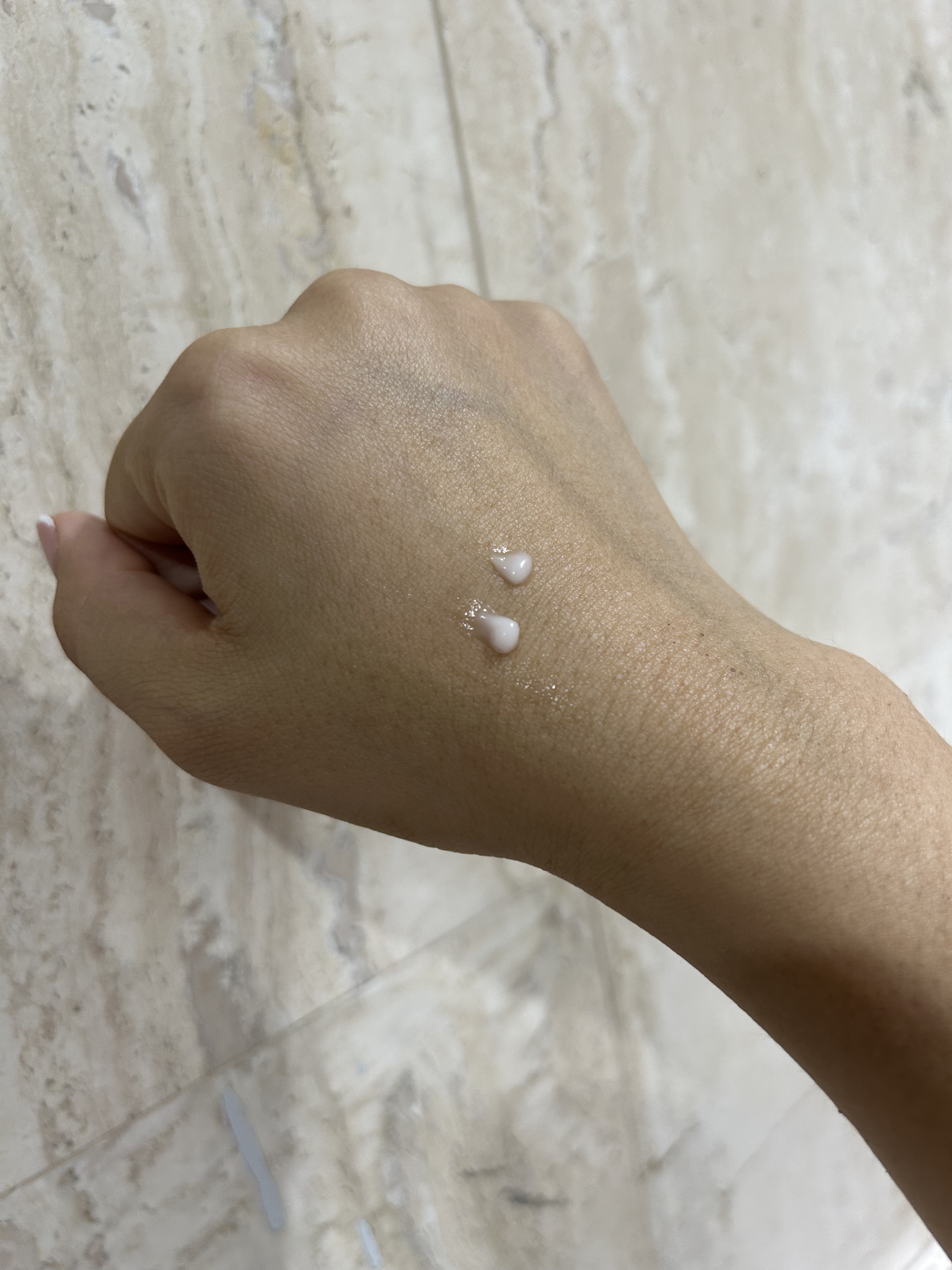 ル リフト ラ クレーム マン/CHANEL/ハンドクリームを使ったクチコミ（3枚目）