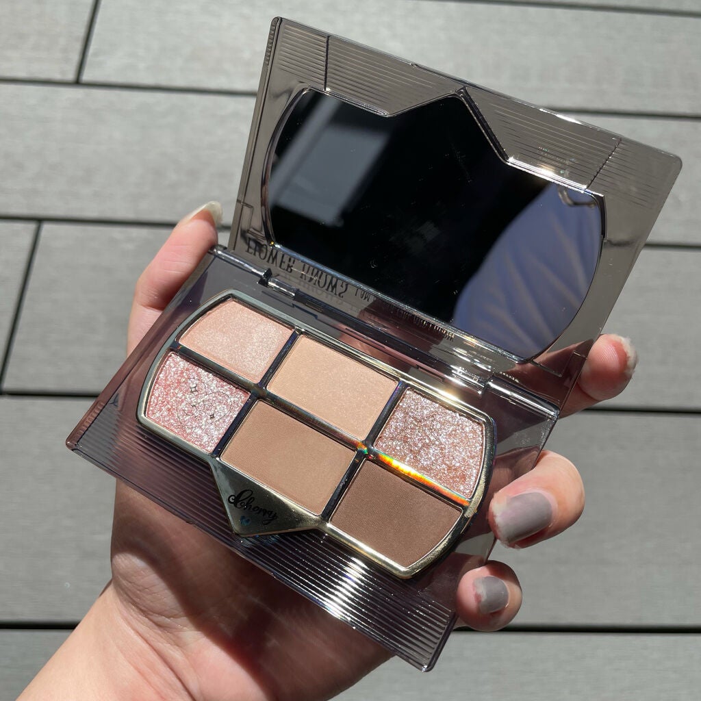 レトロマグネティック アイシャドウパレット/FlowerKnows/アイシャドウパレットを使ったクチコミ(1枚目)