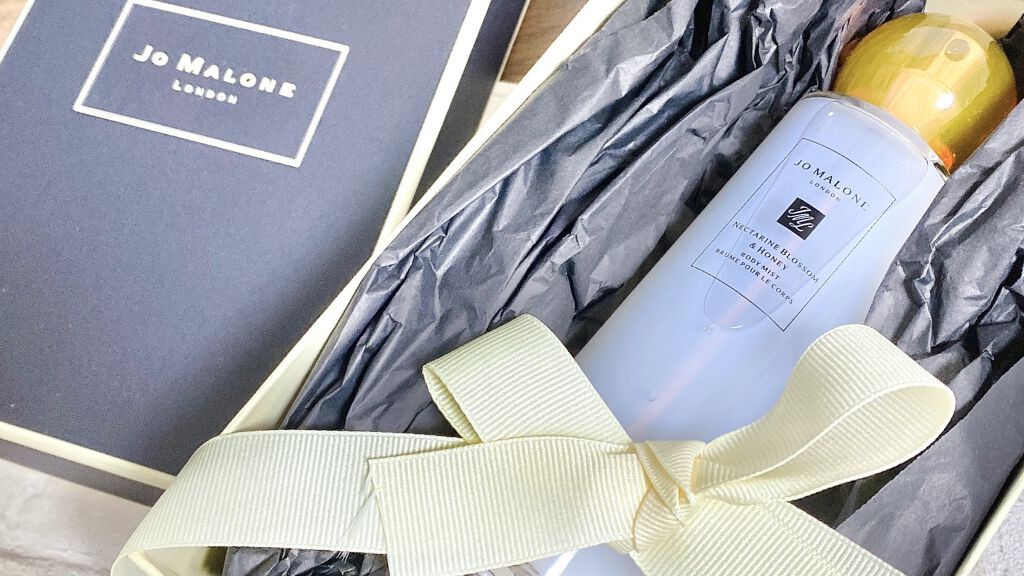 Jo MALONE LONDON
ネクタリンブロッサム＆ハニー コロン

今年のジョーマローン、ブロッサムズは
ネクタリンブロッサム&ハニーのミストにしました。
ミストだけど8時間経った今もほのり瑞々しい桃が香って最高。
香水はあんまり…っ