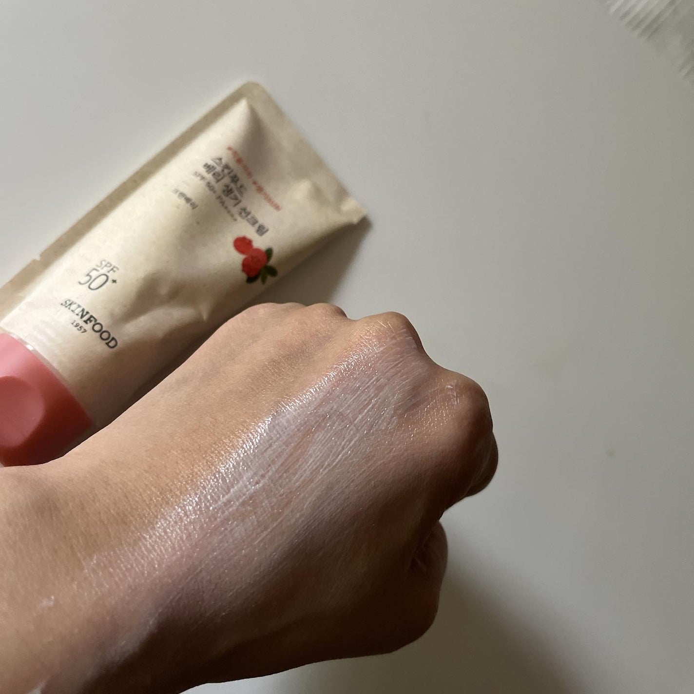 ベリー モイスチャライジング サンクリーム/SKINFOOD/日焼け止めクリームを使ったクチコミ(5枚目)
