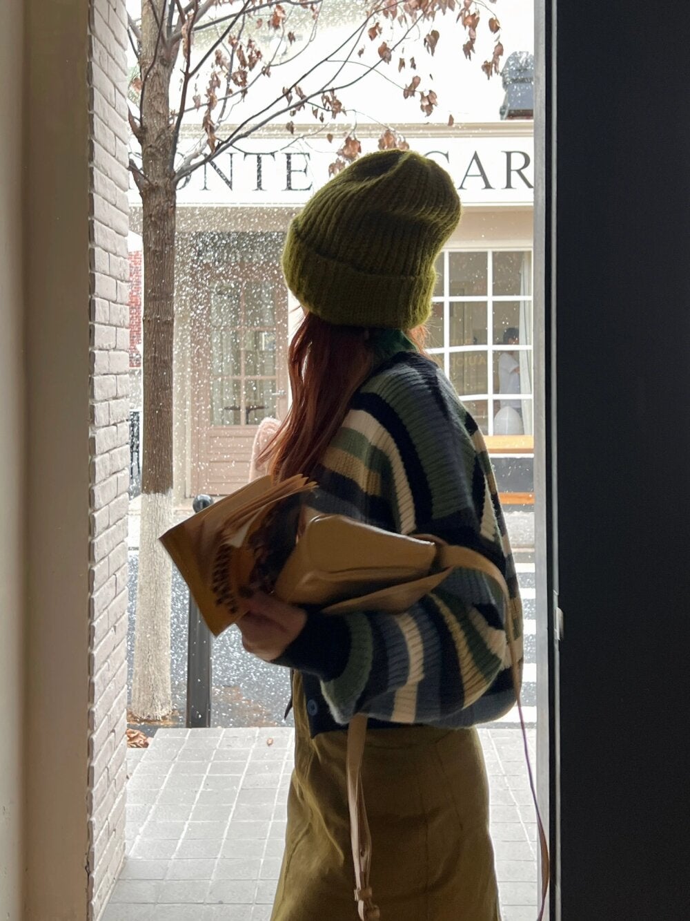 ひとみ on LIPS 「🫒同じ色調のコーディネート🍁秋冬のカラーパレット🎨オリーブグリ..」(5枚目)