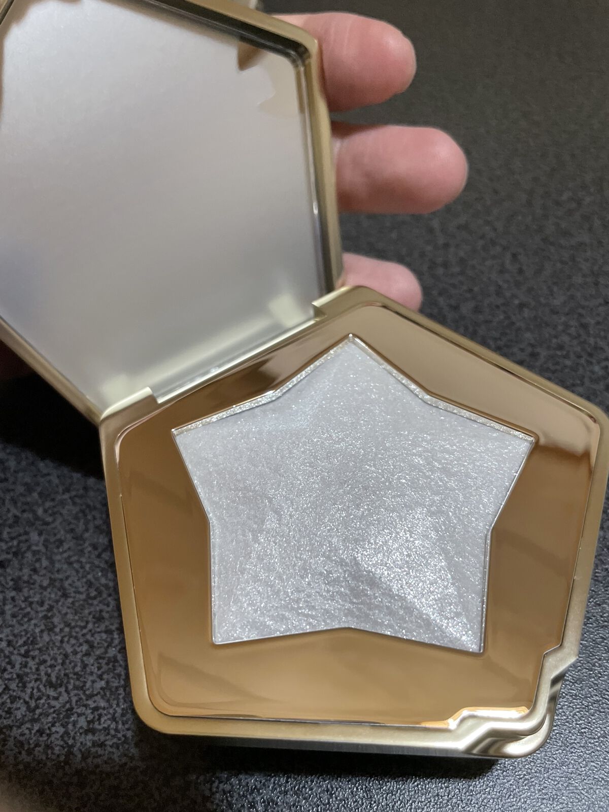 スターダストダイヤモンドハイライトパウダー/PERFECT DIARY/パウダーハイライトを使ったクチコミ（2枚目）