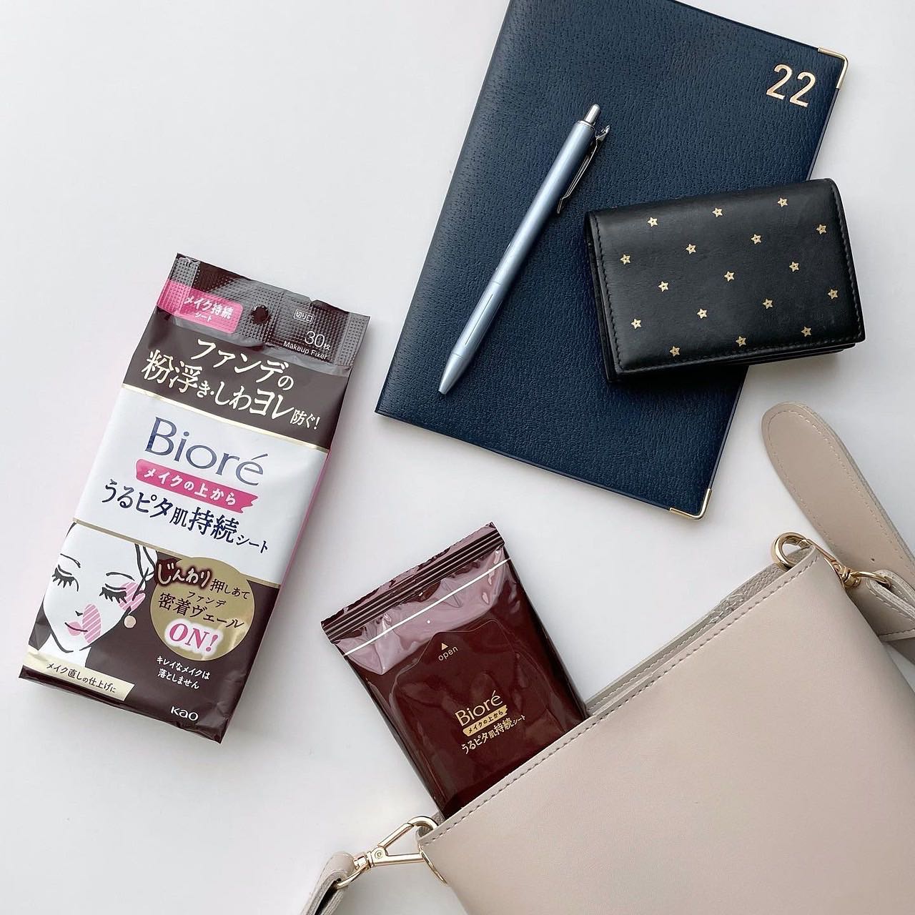 濱田あおい on LIPS 「..バッグに入れておくと安心💐簡単メイクキープアイテム!✔︎ビ..」(3枚目)