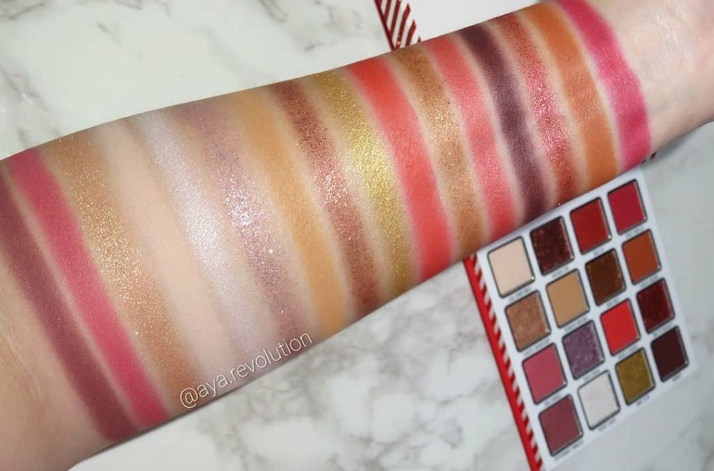 クリスマスホリデーコレクション/Kylie Cosmetics/アイシャドウパレットを使ったクチコミ(3枚目)