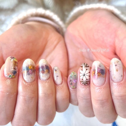 ぴよこれいと あうるす on LIPS 「前撮りネイル。和装と洋装に合うように。そんなオーダー。ご結婚、..」(2枚目)