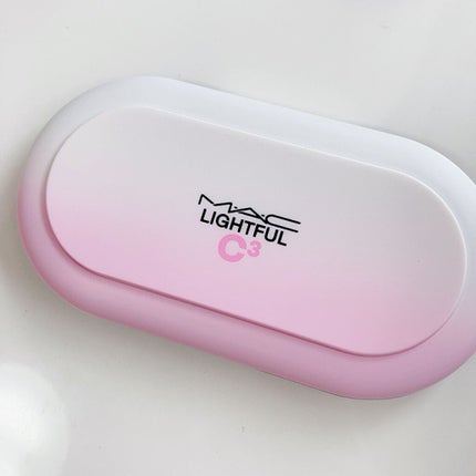 ライトフル C3 ナチュラル シルク パウダーファンデーション NC20/M・A・C/パウダーファンデーションの画像