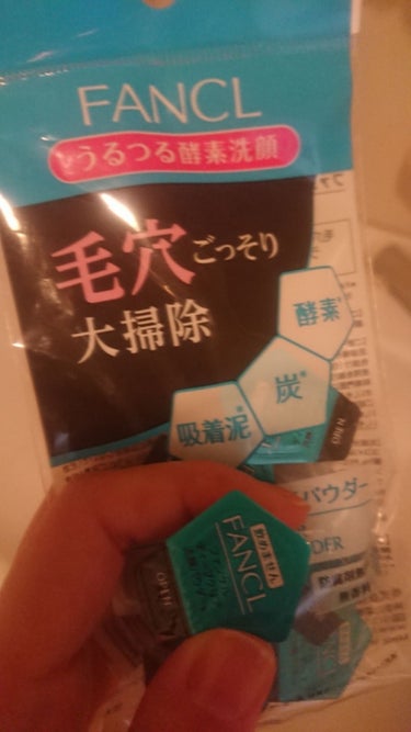 ファンケルの酵素洗顔が良いと聞いて買ってみました！

私は泡立てネットで泡立てたのですが、suisaiより泡立ちがよく、きめ細かくて弾力のある泡ができます♪
洗ってる最中ももこもこで気持ちいいです( ´