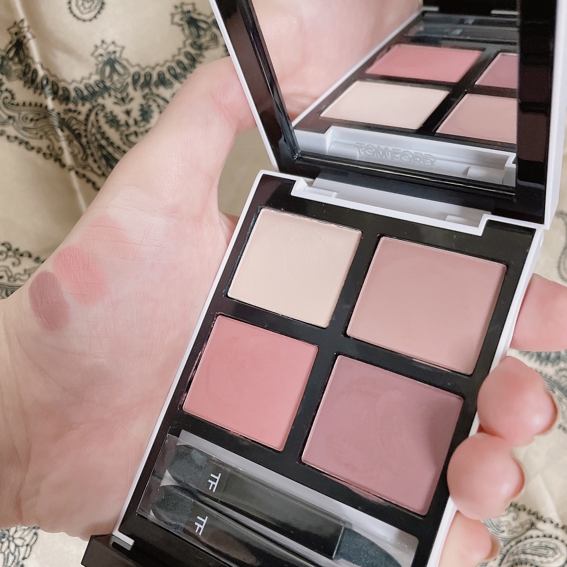アイ カラー クォード 01R ローズ ティーズ/TOM FORD BEAUTY/アイシャドウパレットを使ったクチコミ（3枚目）