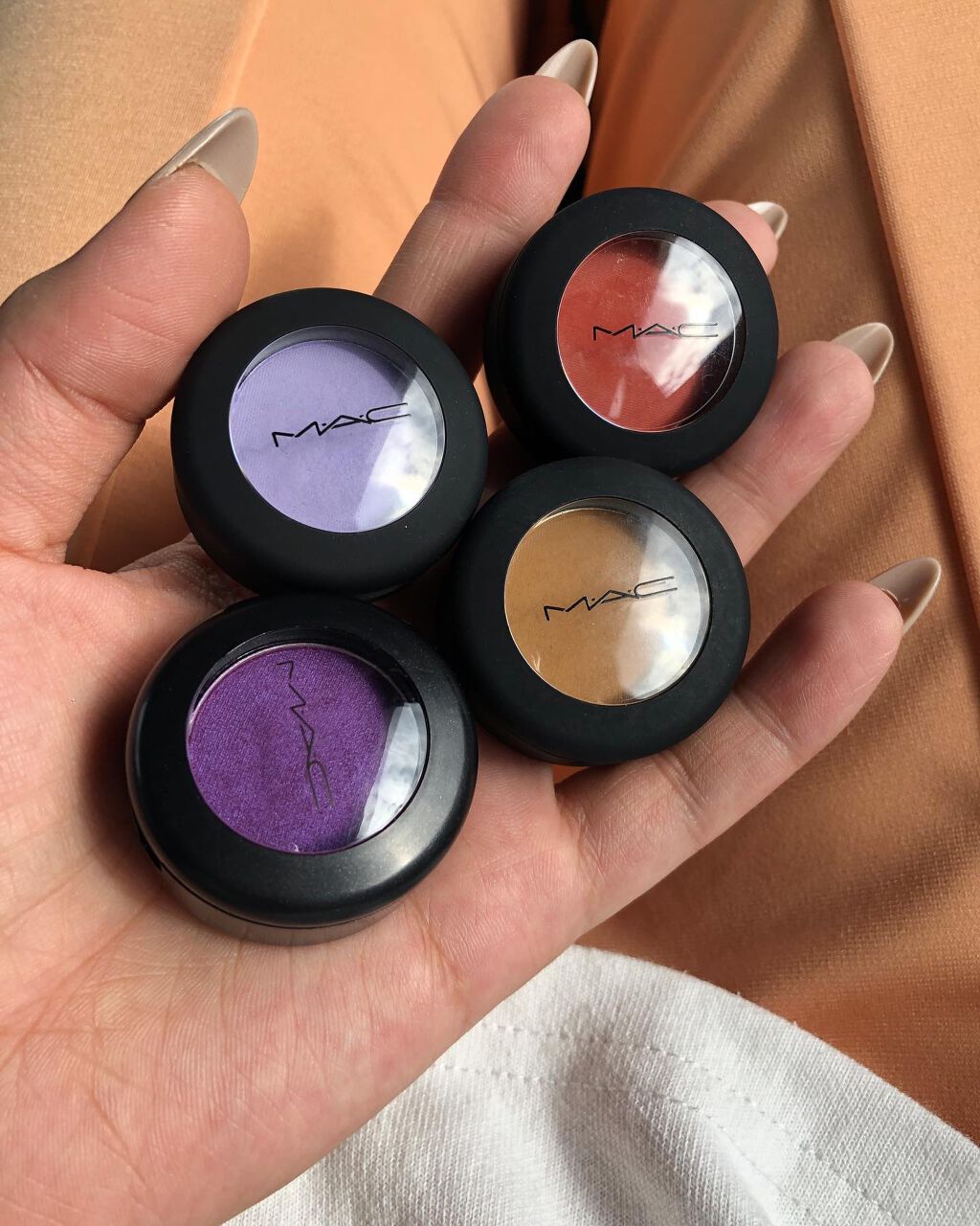 パウダー キス アイシャドウ サッチ ア チュール/M・A・C/単色アイシャドウを使ったクチコミ（1枚目）