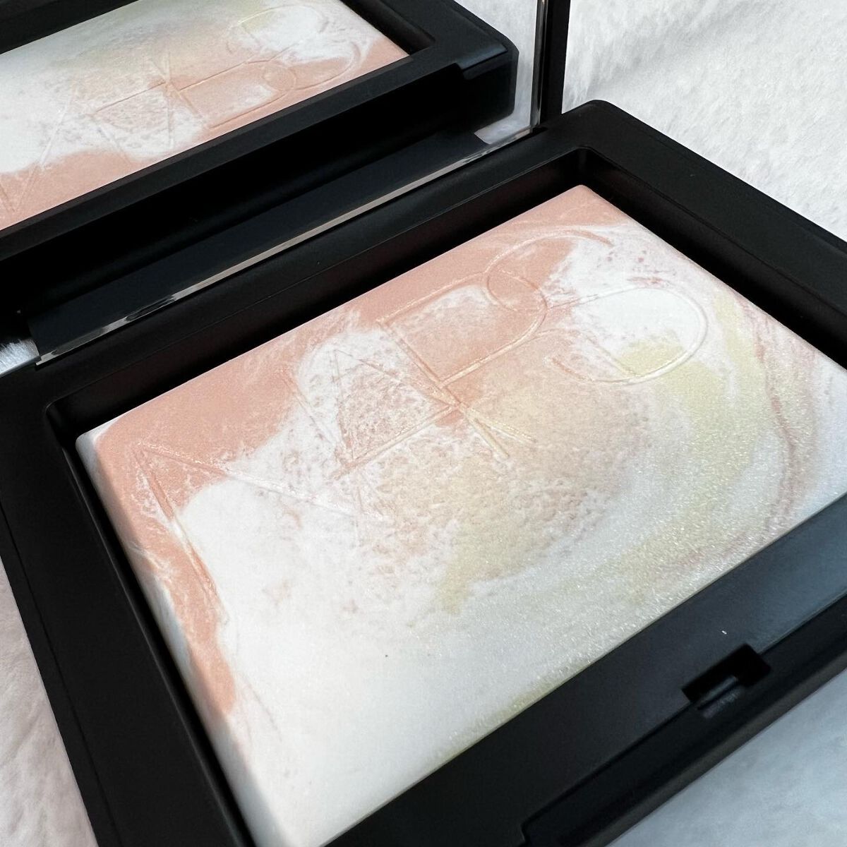 ライトリフレクティング プリズマティックパウダー/NARS/プレストパウダーを使ったクチコミ（3枚目）