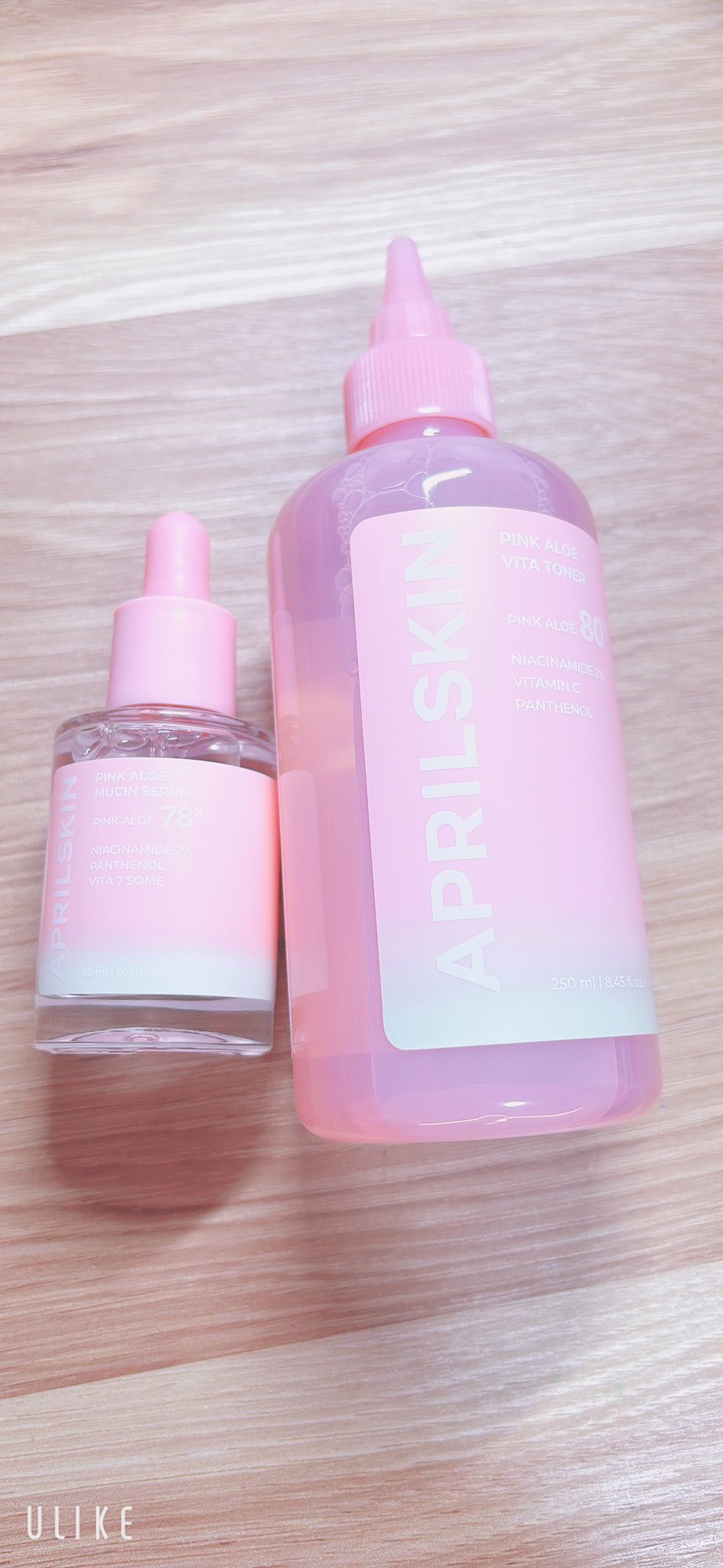 パケがとにかく可愛い！

APRILSKIN ピンクアロエムチンセラムピンクアロエビタトナー

結構どっちも軽くてベタベタしないのがよい！！！
あとなんか何の匂いか全くわかんないけどいい匂いする〜！アロエ？？アロエの匂いがわかんないけど…
