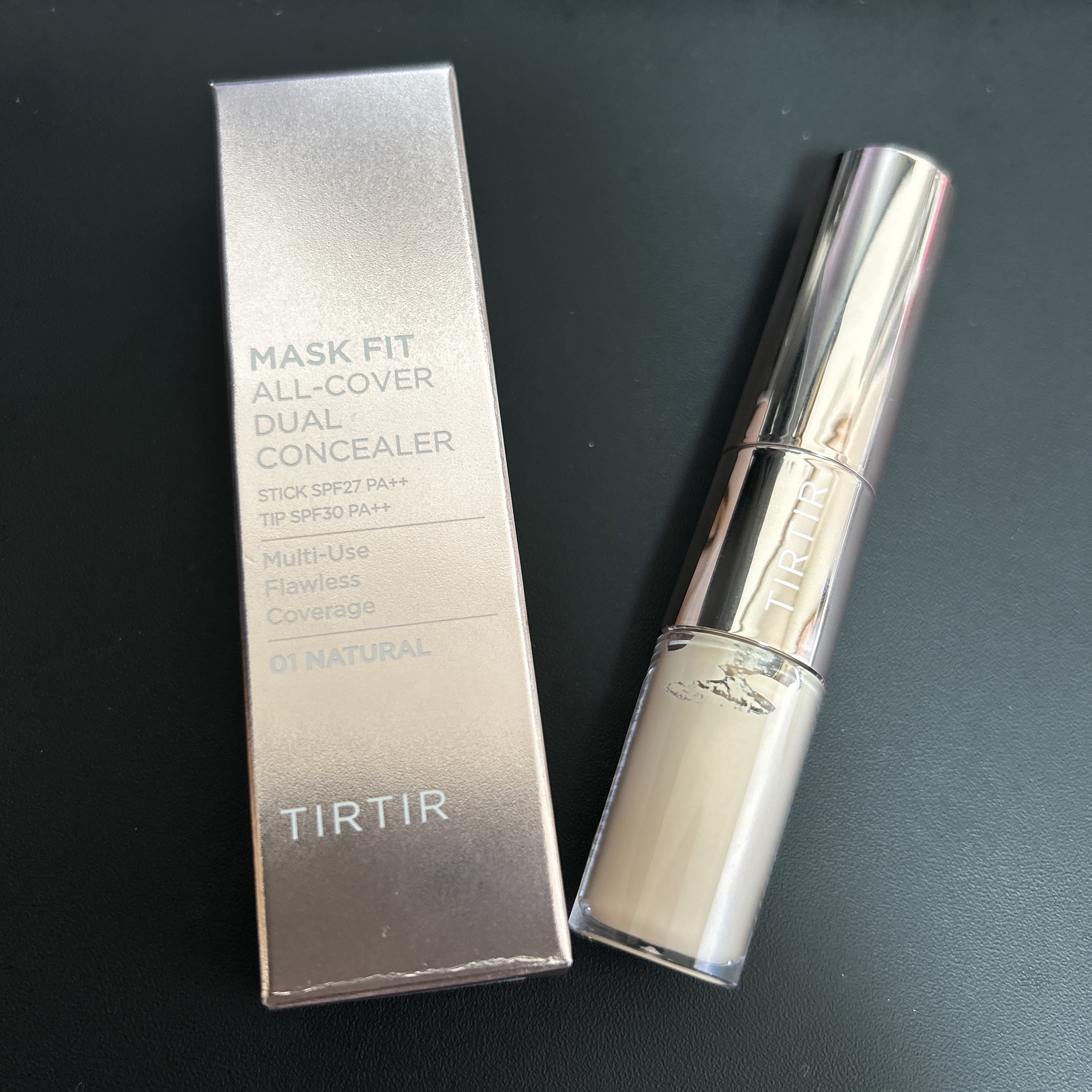 ★TIRTIR マスクフィットオールカバーデュアルコンシーラー

リキッドとスティックの2種類使えるコンシーラー。
カラーは2色展開で明るめのナチュラルと少し暗めのミディアム。

スティックタイプは広範囲のカバーや唇や眉のライン直し等に
S