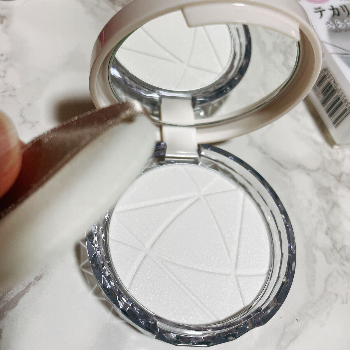 毛穴レスパウダー/CEZANNE/プレストパウダーを使ったクチコミ（2枚目）