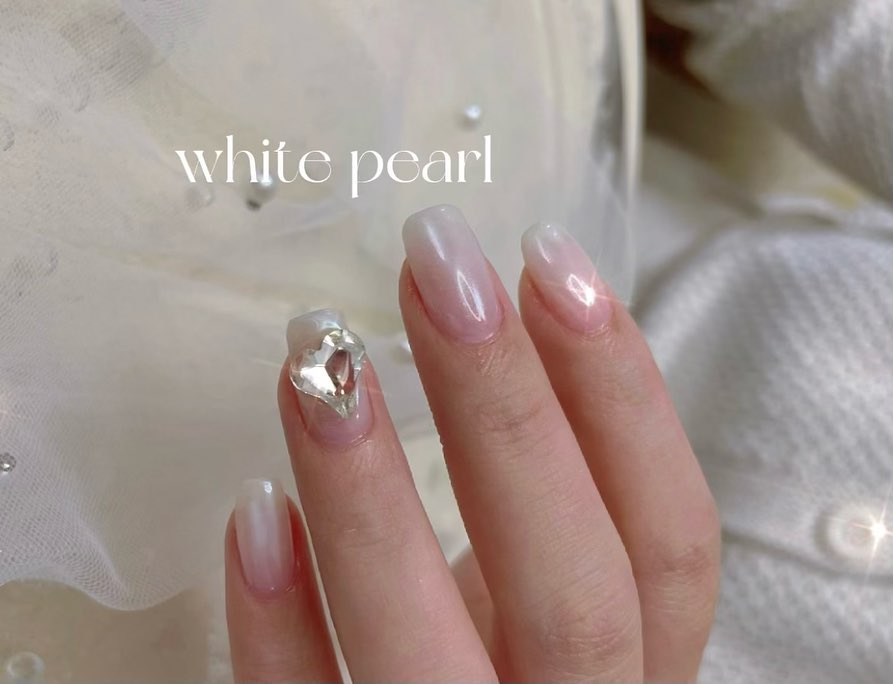 #グラデーションネイル,#ホワイトネイルのネイルデザイン