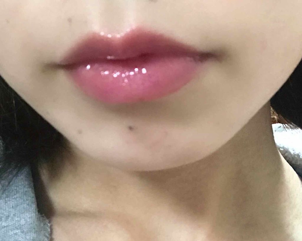 トーン ペタル エッセンス グロス/to/one/リップグロスを使ったクチコミ(2枚目)