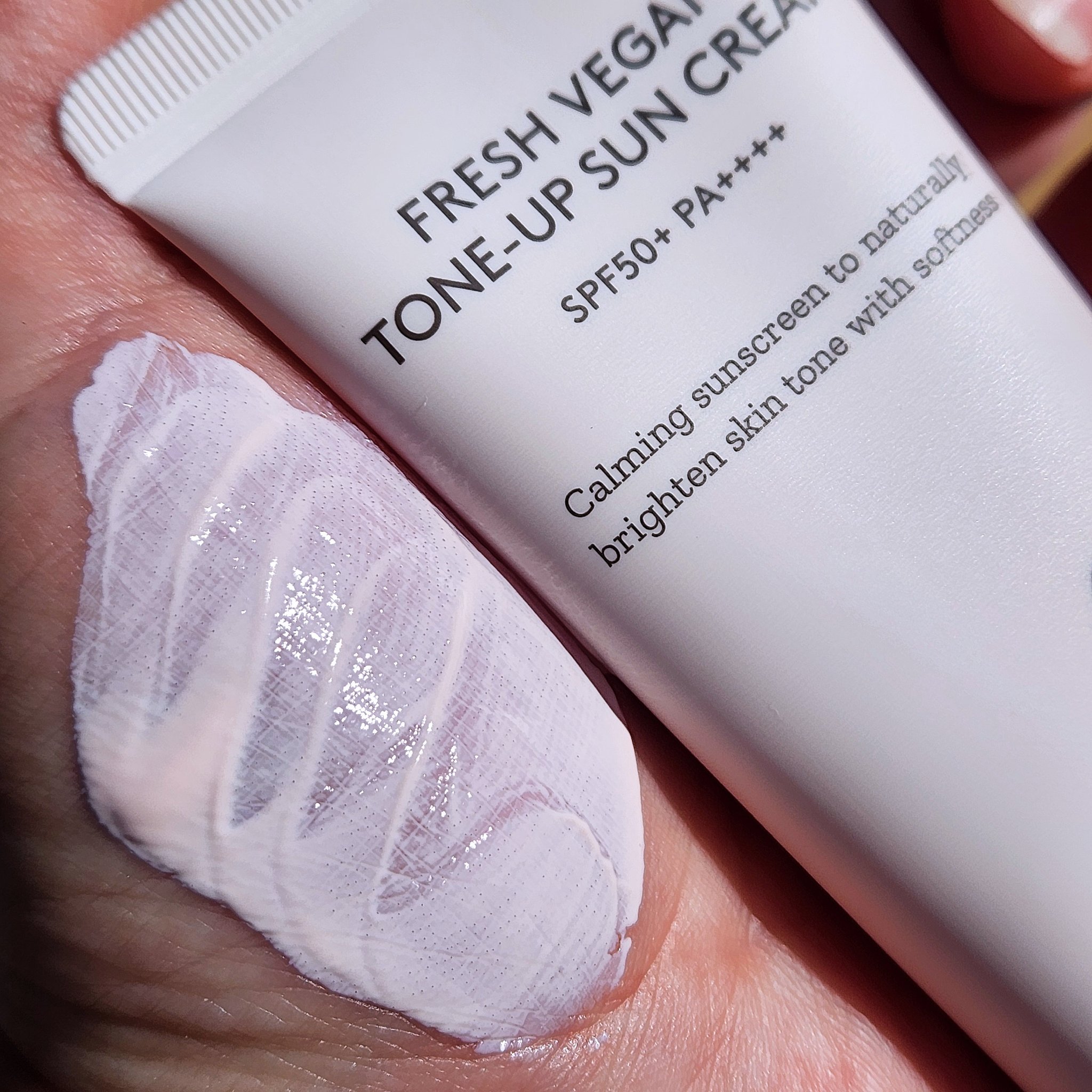 フレッシュヴィーガントーンアップサンクリーム/HYGGEE/日焼け止めクリームを使ったクチコミ（3枚目）