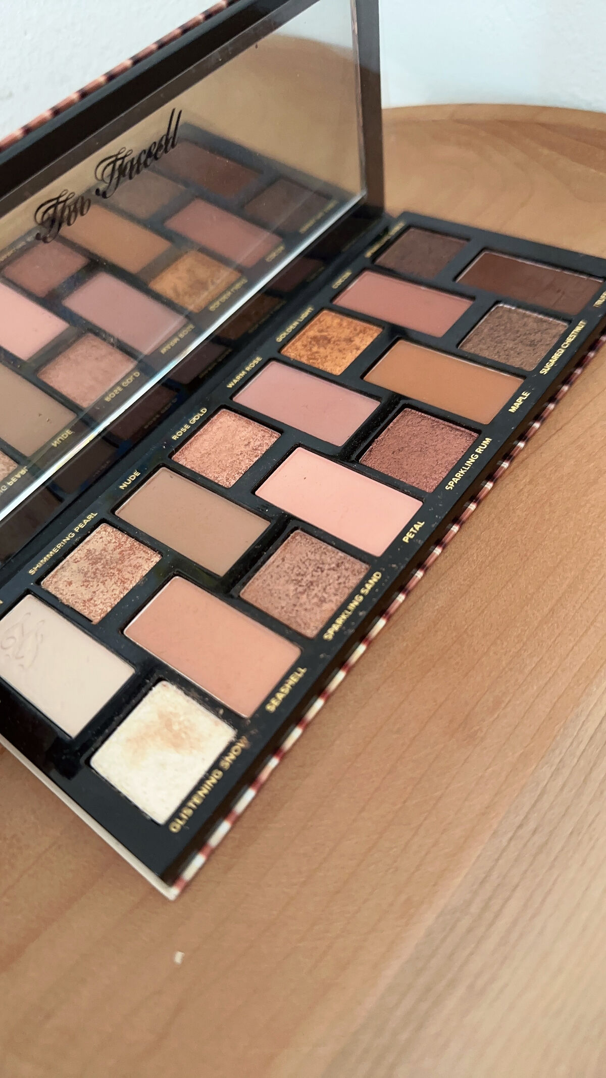 ボーン ディス ウェイ ザ ナチュラル ヌード アイシャドウ パレット/Too Faced/アイシャドウパレットを使ったクチコミ（2枚目）