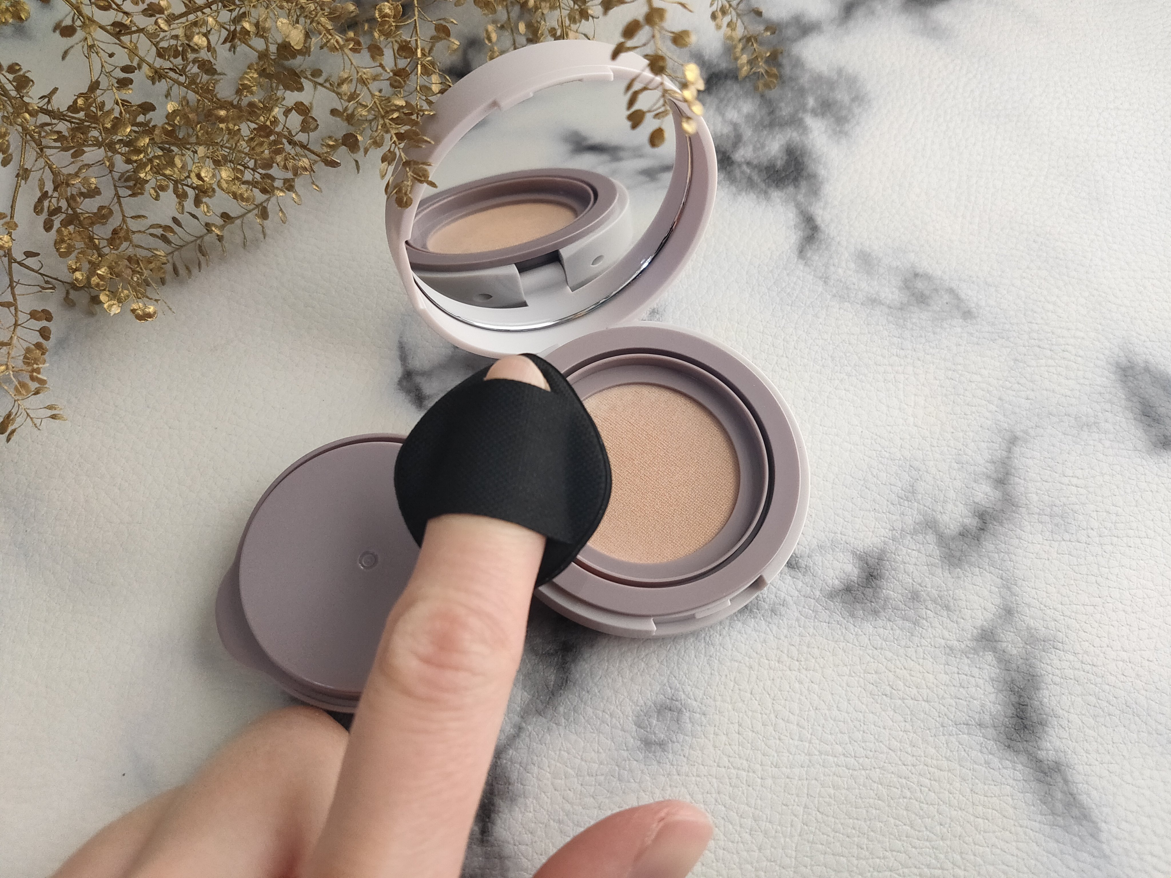 スーン　クッションコンシーラー　/エリザベス/クッションファンデーションを使ったクチコミ（3枚目）