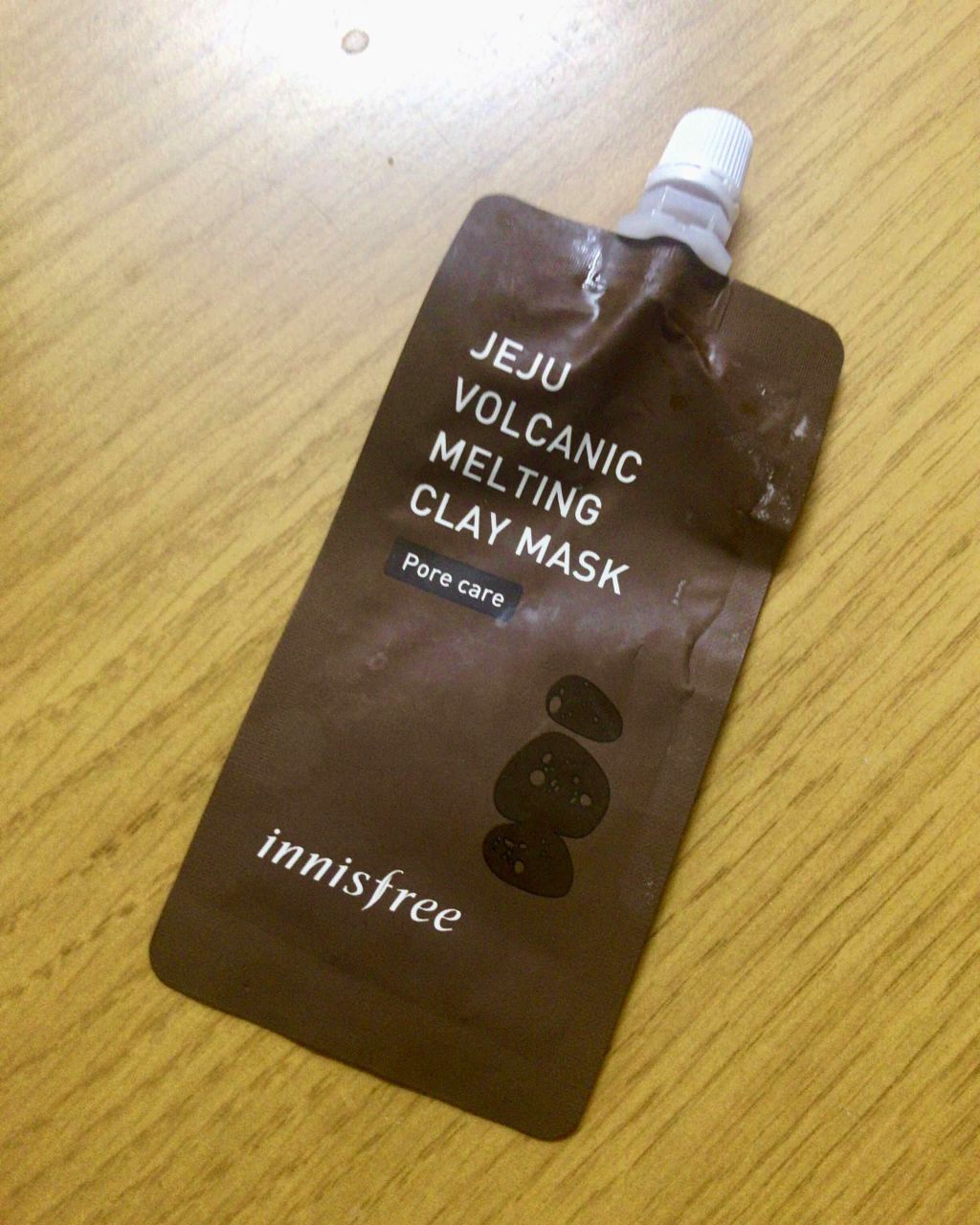 innisfree ヴォルカニックメルティングクレイマスクのクチコミ「イニスフリーでサンプルを貰い、使用。

とても温かくなって、毛穴汚れもキレイに落ちてすごく満足.....」（2枚目）