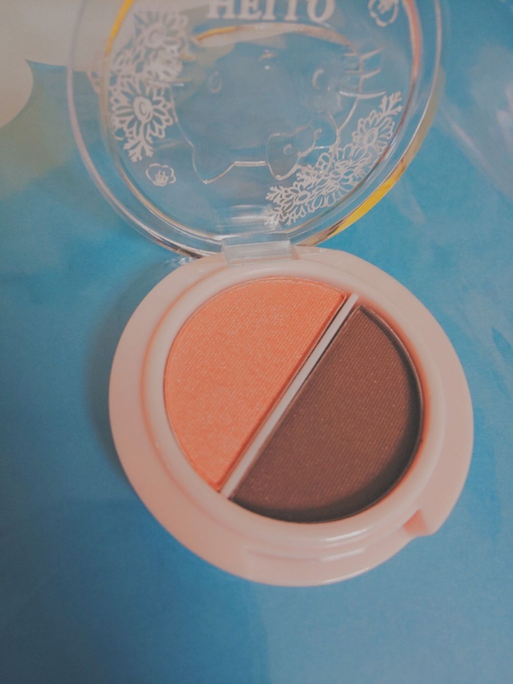 パウダーアイシャドウ ブルーミングキティ/DAISO/アイシャドウパレットを使ったクチコミ（2枚目）