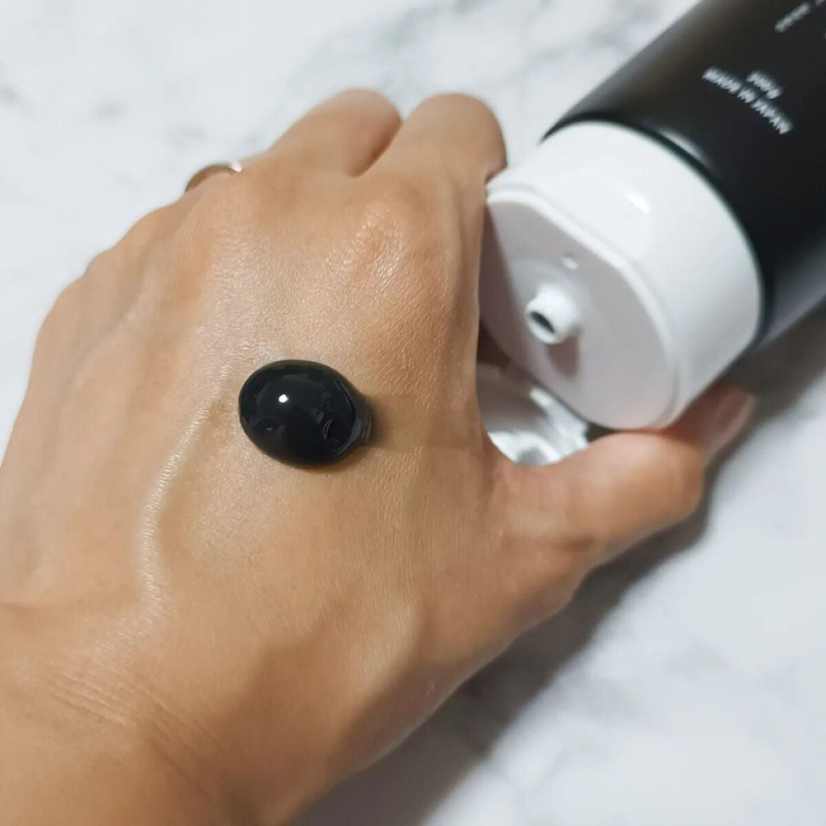 モッチスキン吸着クレンジングBK(炭)/MoccHi SKIN/クレンジングジェルを使ったクチコミ(2枚目)